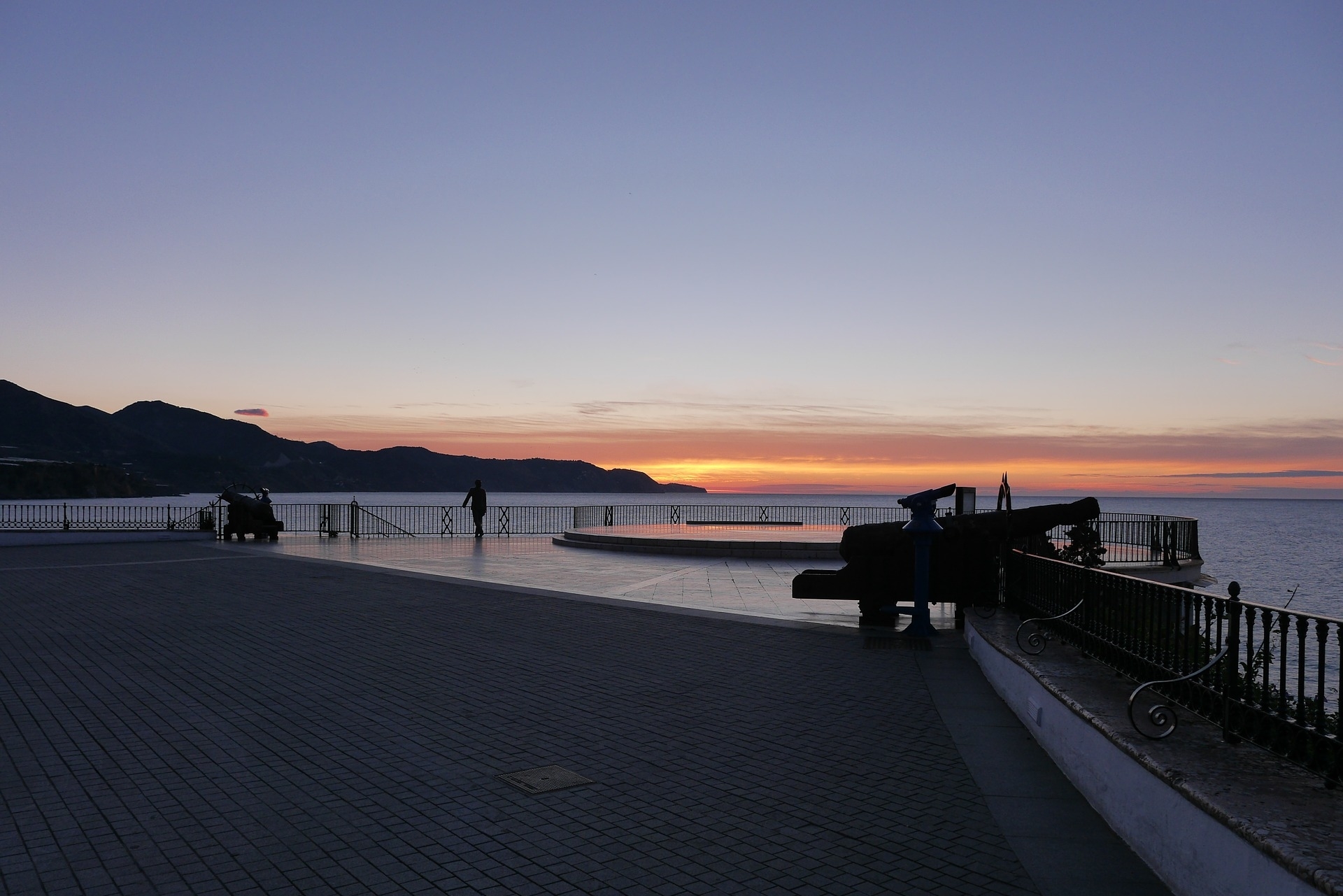 Students Watch Sunset and Talk About Ireland